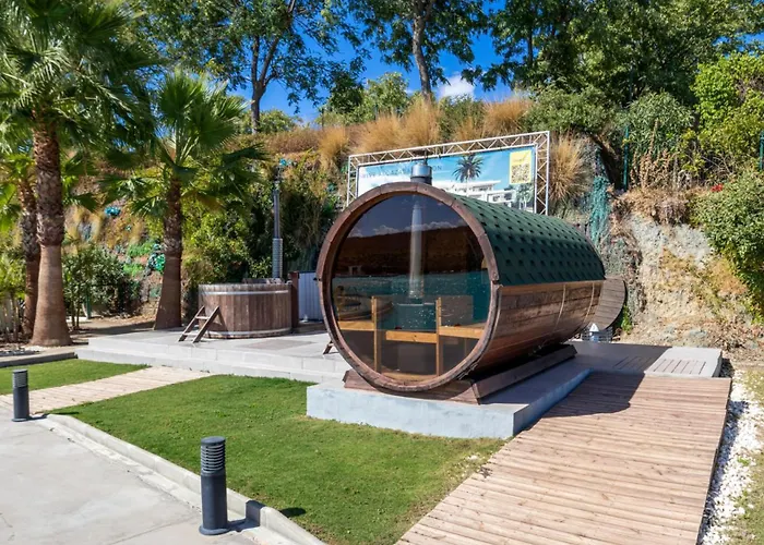 Free Lagoon Access, Gym, Sauna, Ac, Parking, Pets Ok アパート エステポナ