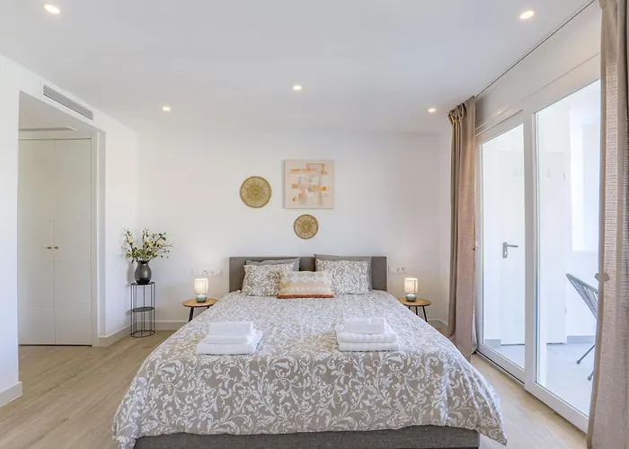 Free Lagoon Access, Gym, Sauna, Ac, Parking, Pets Ok *